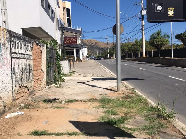 Casa com 590m², à venda, no bairro Centro em Aparecida