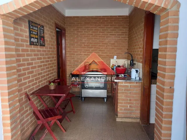 Casa com 184m² 4 quartos e 2 banheiros, à venda, no bairro Jardim das Flores em São José Dos Campos