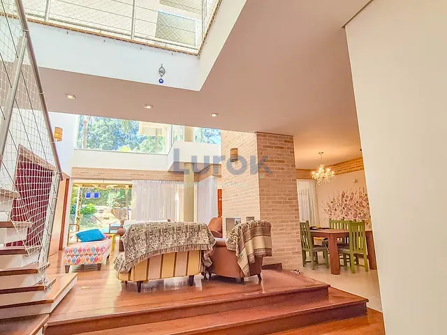 Casa com 1000m² 4 quartos e 6 banheiros, à venda, no bairro Joapiranga em Valinhos