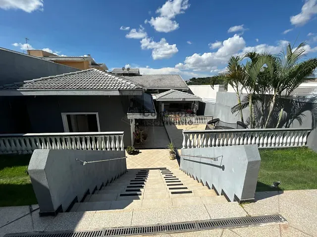 Casa com 937m² 4 quartos e 7 banheiros, à venda, no bairro Vila Zeze em Jacareí