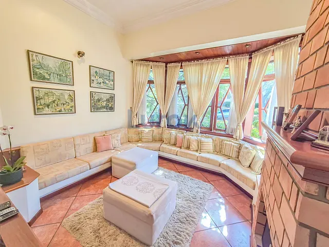 Casa com 1000m² 4 quartos e 5 banheiros, à venda, no bairro Joapiranga em Valinhos