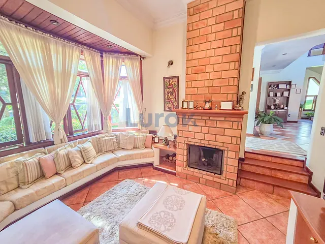 Casa com 1000m² 4 quartos e 5 banheiros, à venda, no bairro Joapiranga em Valinhos