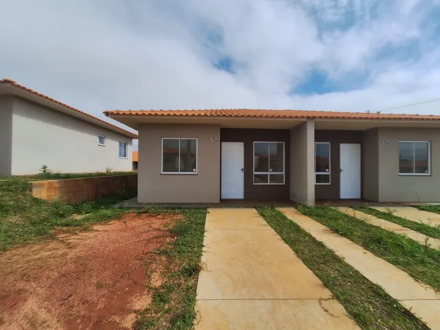 Locação - Casa com 2 quartos, 1 vaga de garagem, Condomínio Fechado com Lazer Completo, 45 m² - Neves, Ponta Grossa