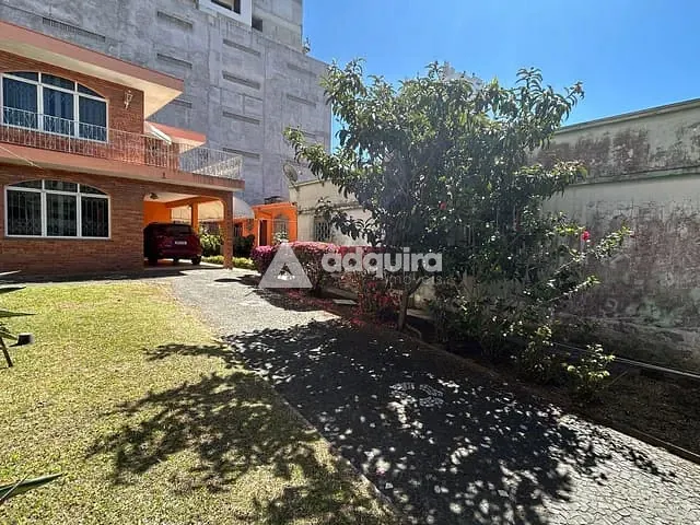 Casa com 561m², à venda ou para alugar, no bairro Centro em Ponta Grossa