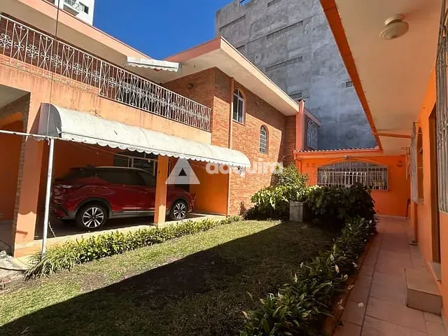 Casa com 561m², à venda ou para alugar, no bairro Centro em Ponta Grossa