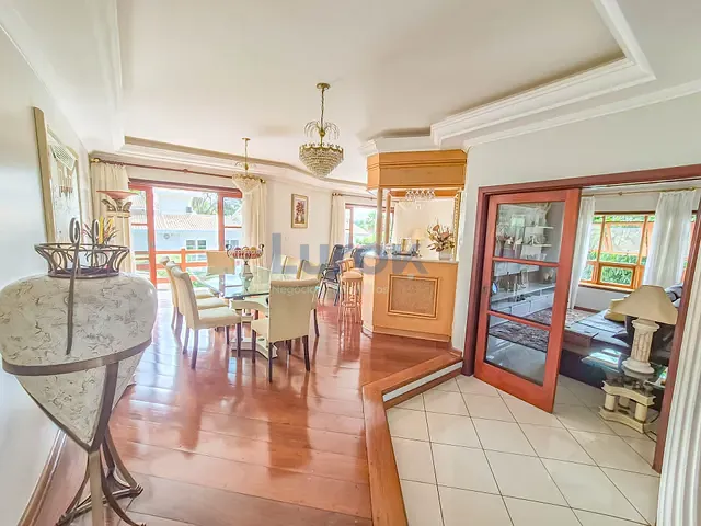 Casa com 1240m² 4 quartos e 7 banheiros, à venda, no bairro Joapiranga em Valinhos