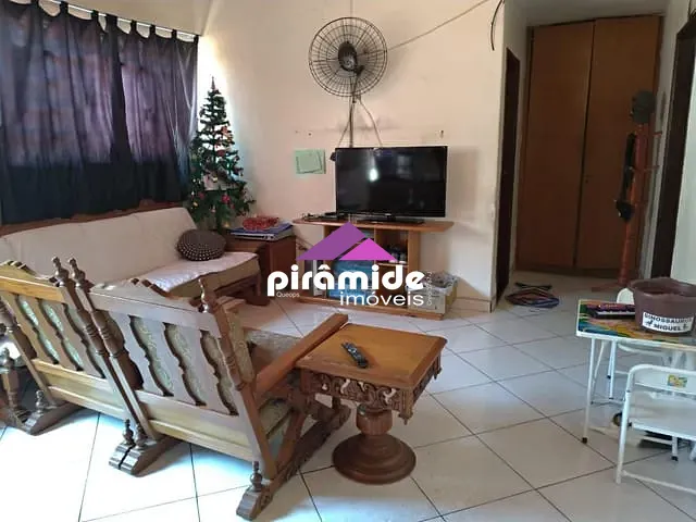 Casa com 300m² 3 quartos e 2 banheiros, à venda, no bairro Parque Industrial em São José dos Campos