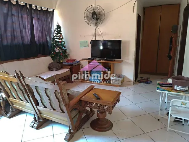 Casa com 300m² 3 quartos e 2 banheiros, à venda, no bairro Parque Industrial em São José dos Campos