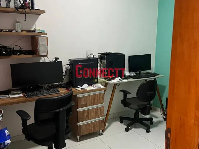 Casa com 181m² 3 quartos e 2 banheiros, à venda, no bairro Parque das Oliveiras em Ribeirão Preto