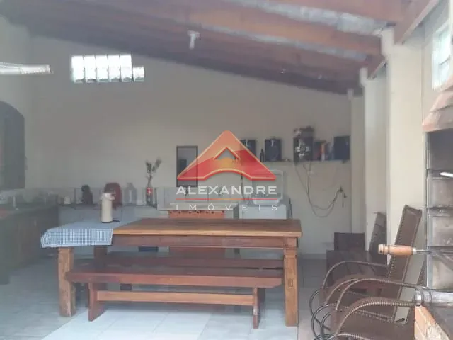 Casa com 233m² 4 quartos e 2 banheiros, à venda, no bairro Jardim Valparaíba em São José dos Campos