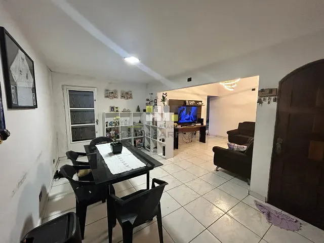 Casa 2 quartos e 1 banheiro, à venda, no bairro Vila Carlota em Sumaré