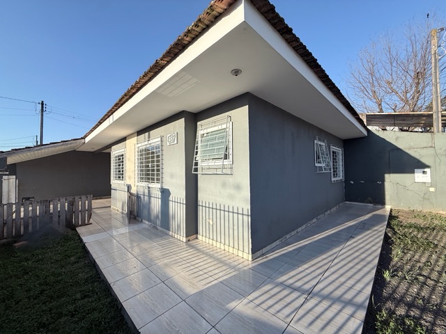 Locação - Casa com 3 quartos (sendo 1 suíte), 1 vaga de garagem, 70 m², Barretos - Olarias, Ponta Grossa.