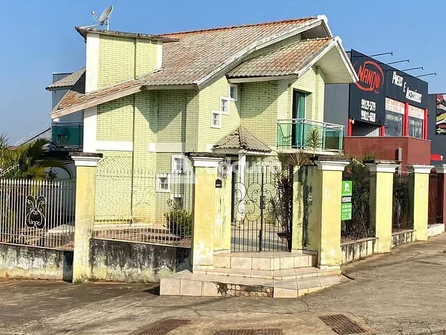 Casa com 397m² 3 quartos e 3 banheiros, à venda, no bairro Colônia Dona Luíza em Ponta Grossa