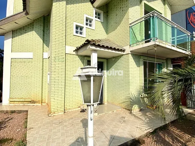 Casa com 397m² 3 quartos e 3 banheiros, à venda, no bairro Colônia Dona Luíza em Ponta Grossa