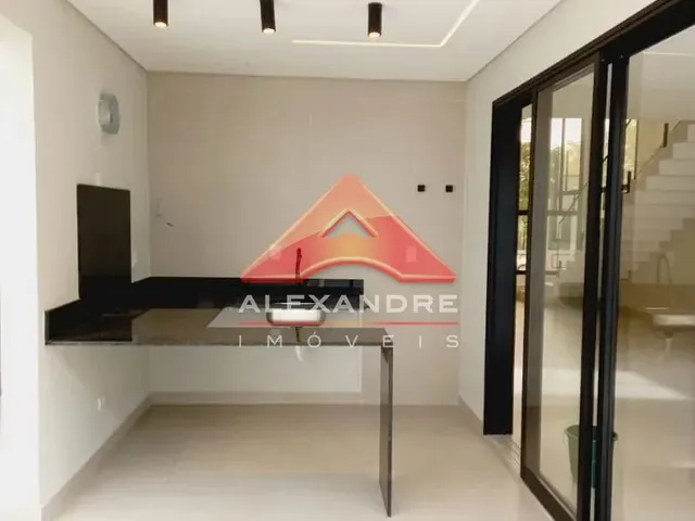 Casa com 250m² 4 quartos e 2 banheiros, à venda, no bairro Malibu em Caçapava