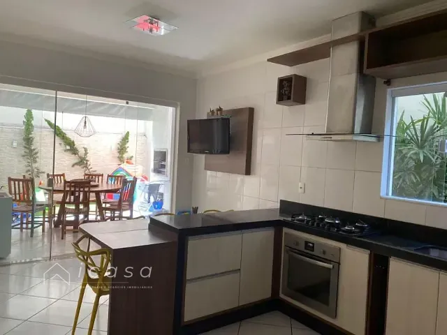 Casa com 125m² 3 quartos e 4 banheiros, à venda, no bairro Jardim Pararangaba em São José dos Campos