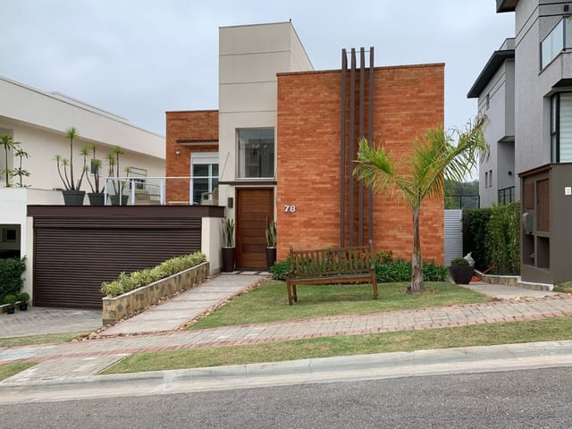 Casa com 420m² 4 quartos e 5 banheiros, à venda, no bairro Cidade Tamboré em Santana de Parnaíba