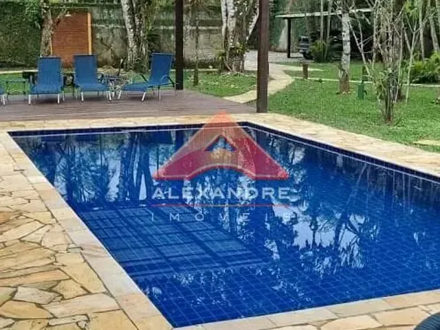 Casa com 1500m² 4 quartos e 3 banheiros, à venda, no bairro Praia de Camburi em São Sebastião