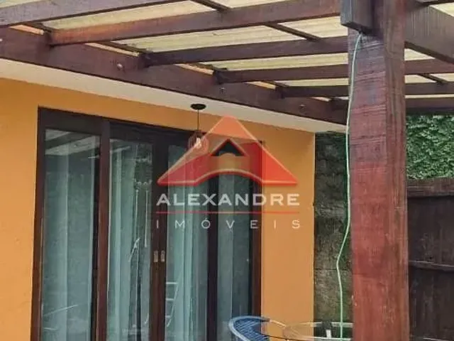 Casa com 1500m² 4 quartos e 3 banheiros, à venda, no bairro Praia de Camburi em São Sebastião
