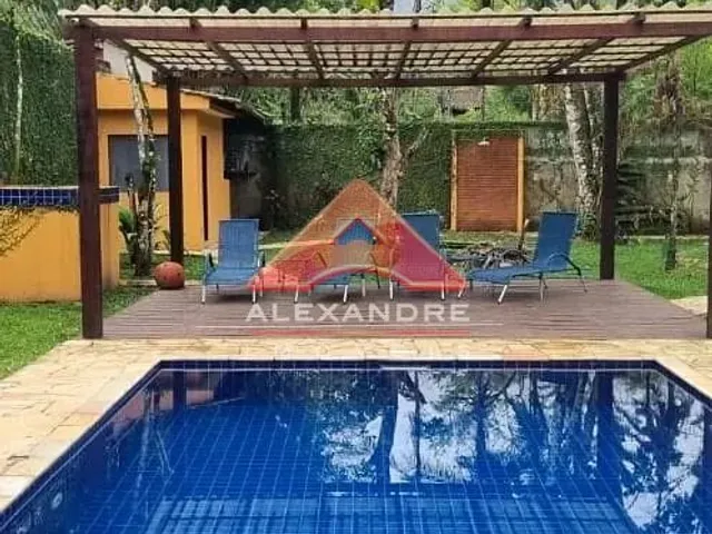 Casa com 1500m² 4 quartos e 3 banheiros, à venda, no bairro Praia de Camburi em São Sebastião