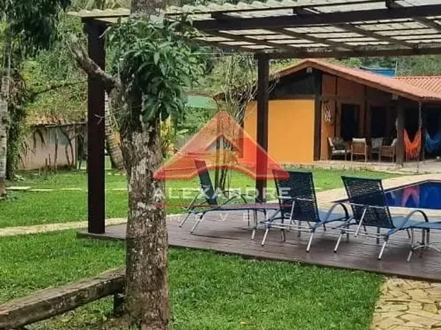 Casa com 1500m² 4 quartos e 3 banheiros, à venda, no bairro Praia de Camburi em São Sebastião