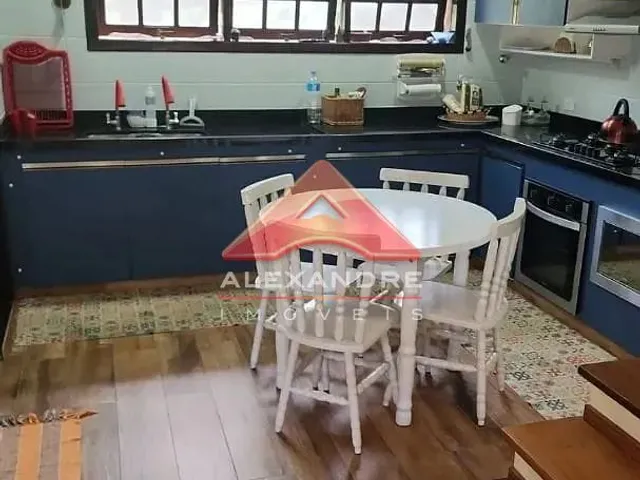 Casa com 1500m² 4 quartos e 3 banheiros, à venda, no bairro Praia de Camburi em São Sebastião