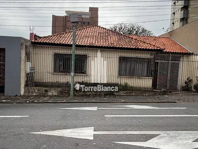 Casa 3 quartos e 2 banheiros, à venda, no bairro Centro em Ponta Grossa
