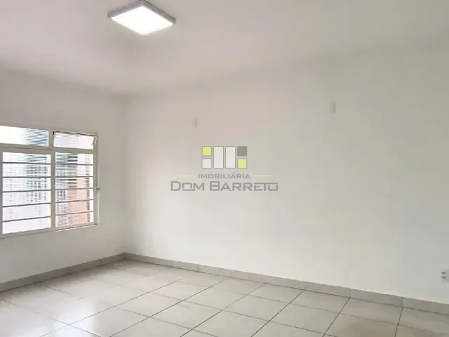 Casa com 250m² 3 quartos e 2 banheiros, para alugar, no bairro Centro em Sumaré