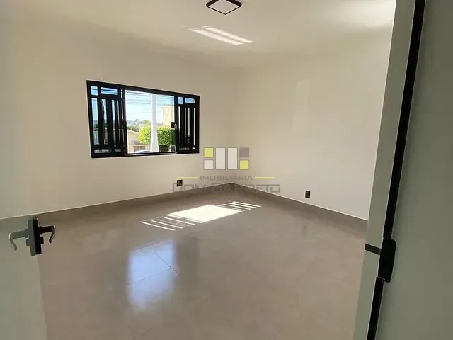 Casa 3 quartos e 2 banheiros, à venda, no bairro Centro em Nova Odessa