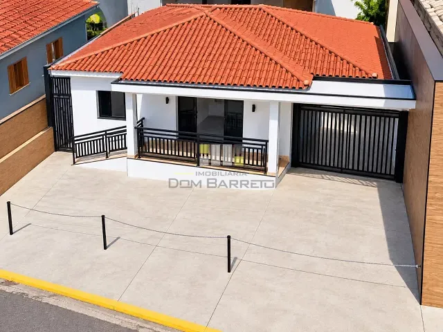 Casa 3 quartos e 2 banheiros, à venda, no bairro Centro em Nova Odessa
