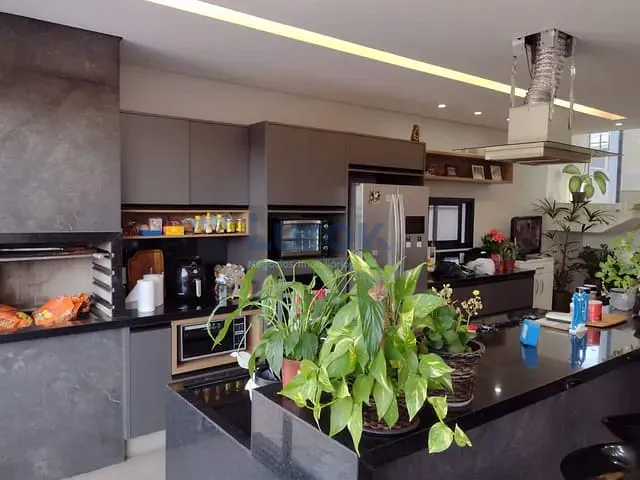 Casa com 311m² 4 quartos e 5 banheiros, à venda, no bairro Jardim São Marcos em Valinhos