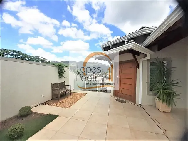 Casa com 300m² 4 quartos e 3 banheiros, à venda, no bairro Jardim Maristela em Atibaia
