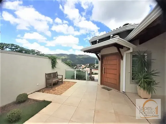 Casa com 300m² 4 quartos e 3 banheiros, à venda, no bairro Jardim Maristela em Atibaia