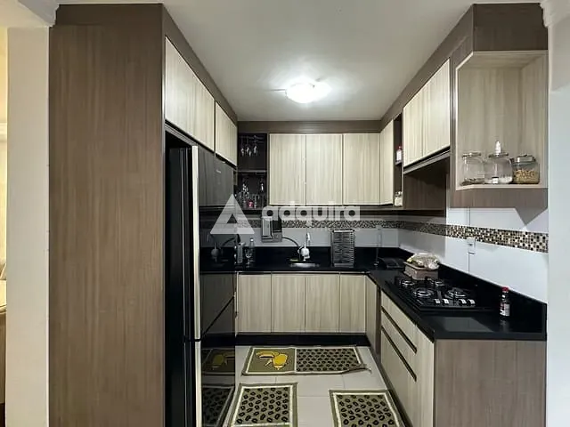 Casa com 220m² 3 quartos e 4 banheiros, à venda, no bairro Contorno em Ponta Grossa
