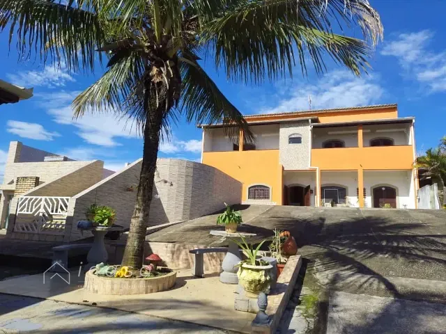 Casa com 1100m² 4 quartos e 4 banheiros, à venda, no bairro Portal Mantiqueira em Caçapava