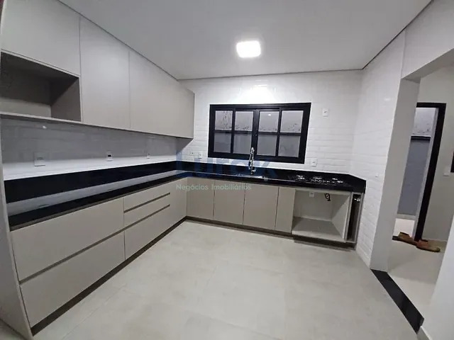 Casa com 300m² 3 quartos e 4 banheiros, à venda, no bairro Jardim São Marcos em Valinhos