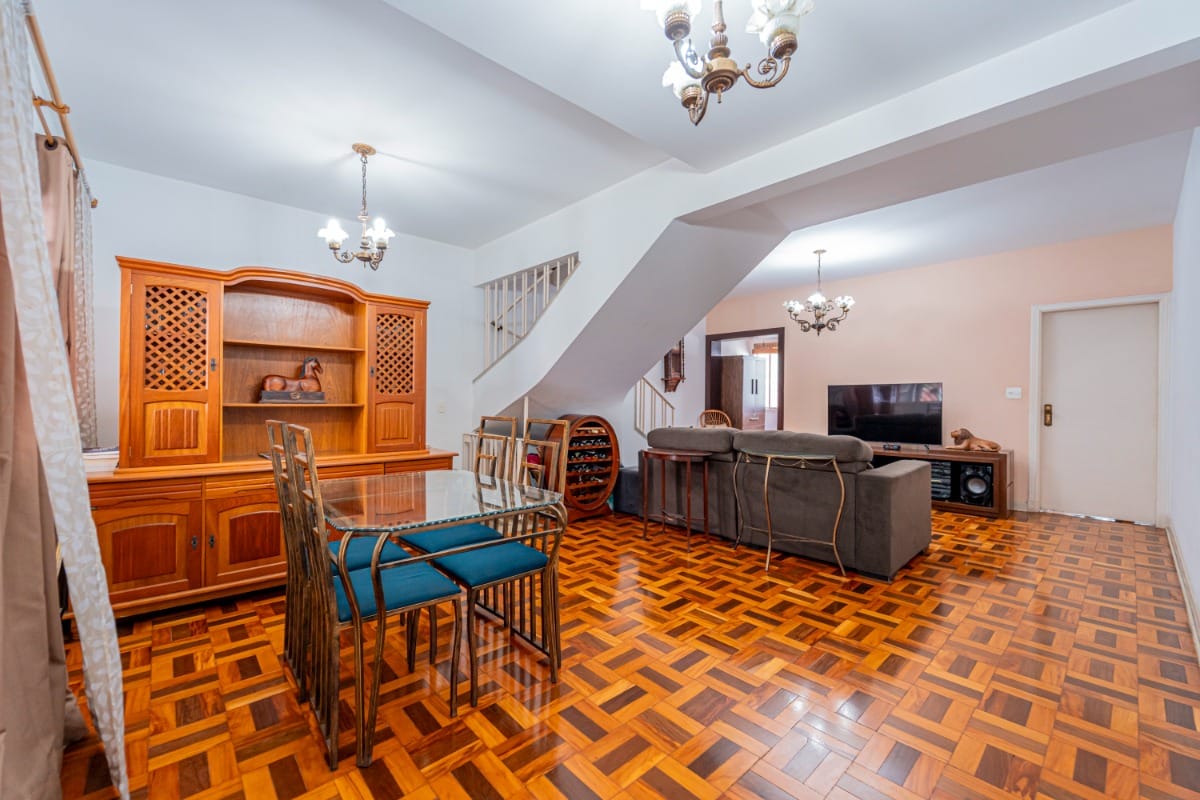 Foto do Casa-Casa tipo para venda em Planalto Paulista com 3 quartos, sendo 1 suíte, 180m²