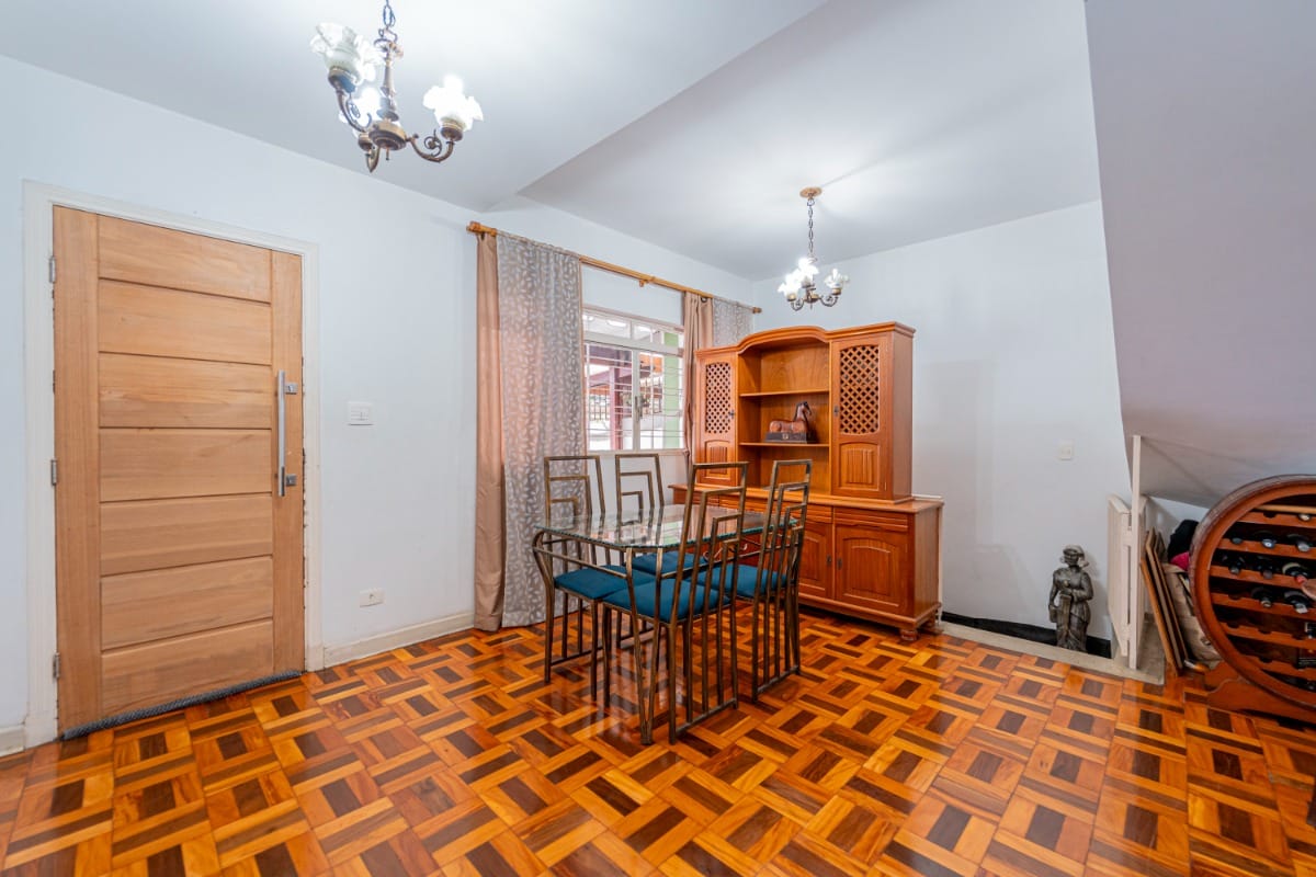 Foto do Casa-Casa tipo para venda em Planalto Paulista com 3 quartos, sendo 1 suíte, 180m²