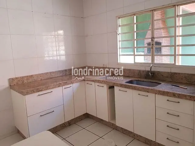 Casa com 256m² 3 quartos e 2 banheiros, à venda, no bairro Jardim Pacaembu 2 em Londrina