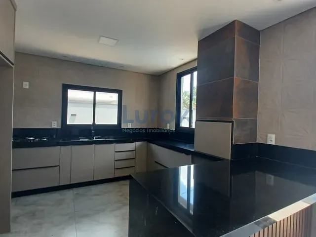 Casa com 311m² 3 quartos e 4 banheiros, à venda, no bairro Jardim São Marcos em Valinhos