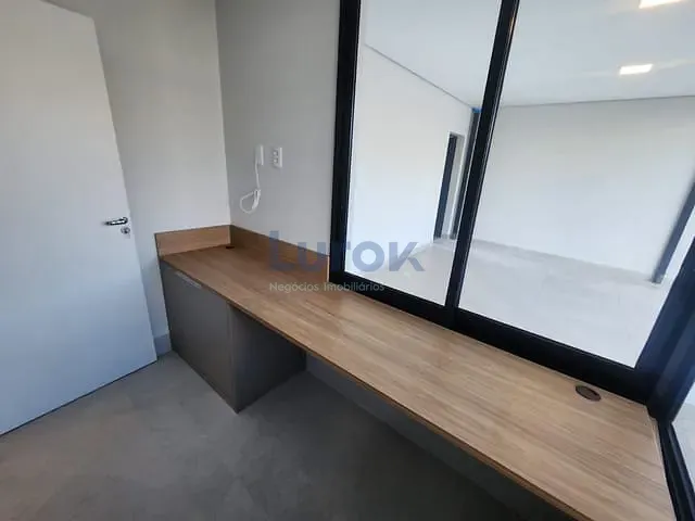 Casa com 300m² 3 quartos e 4 banheiros, à venda, no bairro Roncáglia em Valinhos