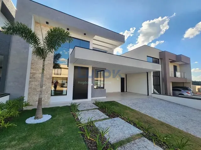 Casa com 300m² 3 quartos e 4 banheiros, à venda, no bairro Roncáglia em Valinhos