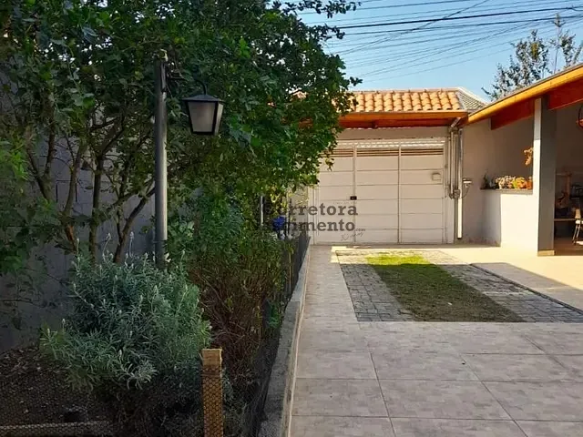 Casa com 250m² 2 quartos e 2 banheiros, à venda, no bairro Villa Branca em Jacareí