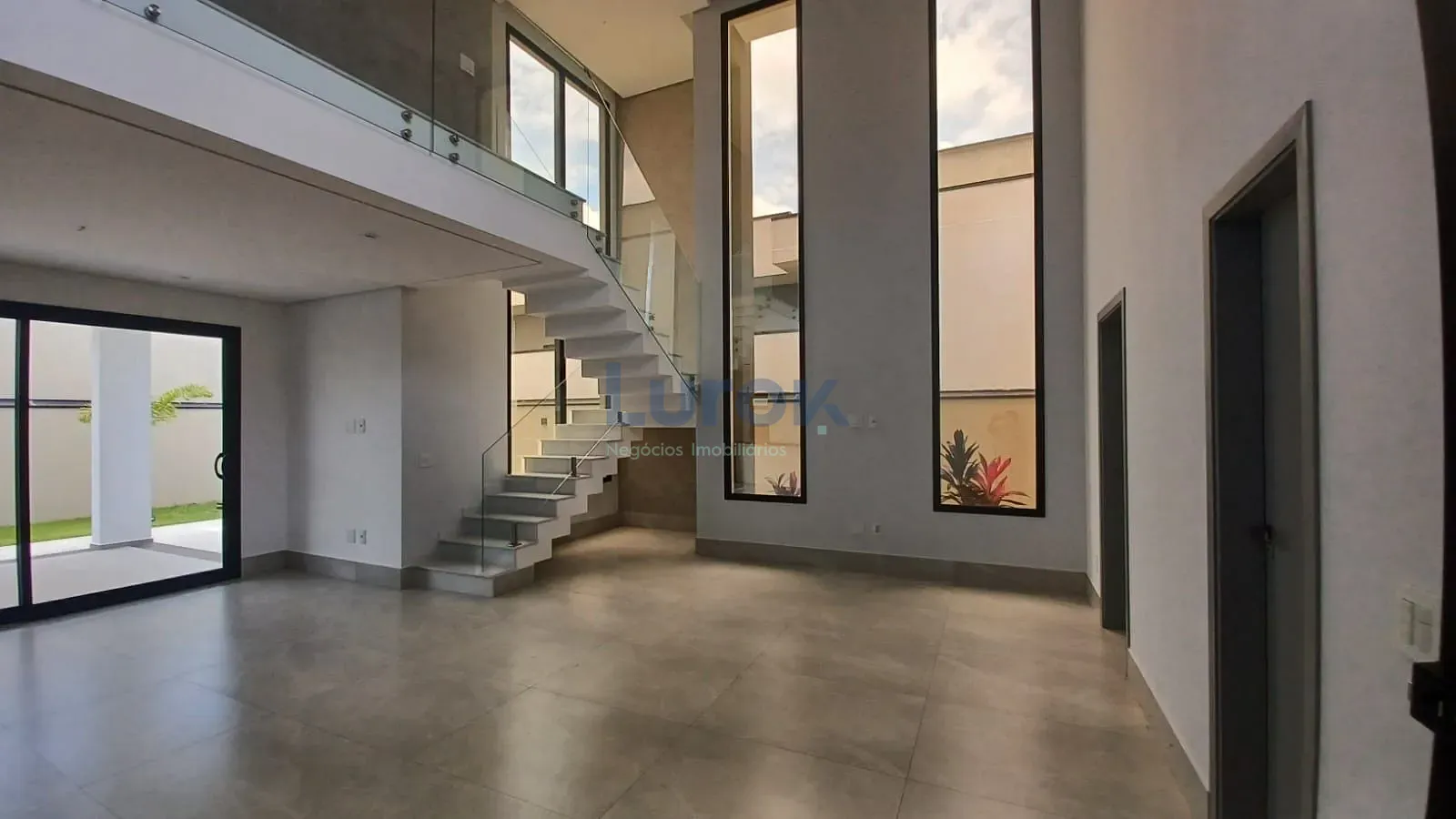 Casa, 3 quartos, 241 m² - Foto 2