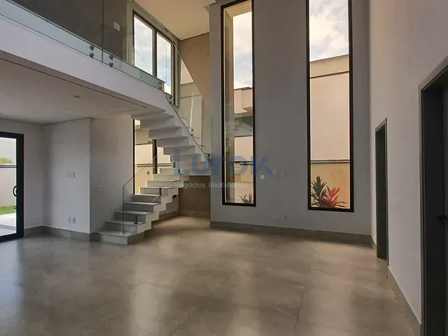 Casa com 308m² 3 quartos e 5 banheiros, à venda, no bairro Roncáglia em Valinhos