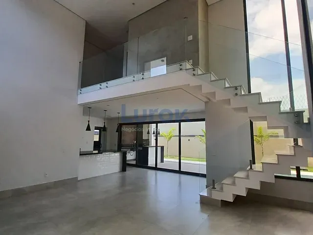 Casa com 308m² 3 quartos e 5 banheiros, à venda, no bairro Roncáglia em Valinhos