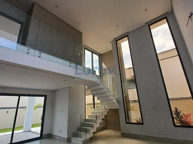 Casa com 308m² 3 quartos e 5 banheiros, à venda, no bairro Roncáglia em Valinhos