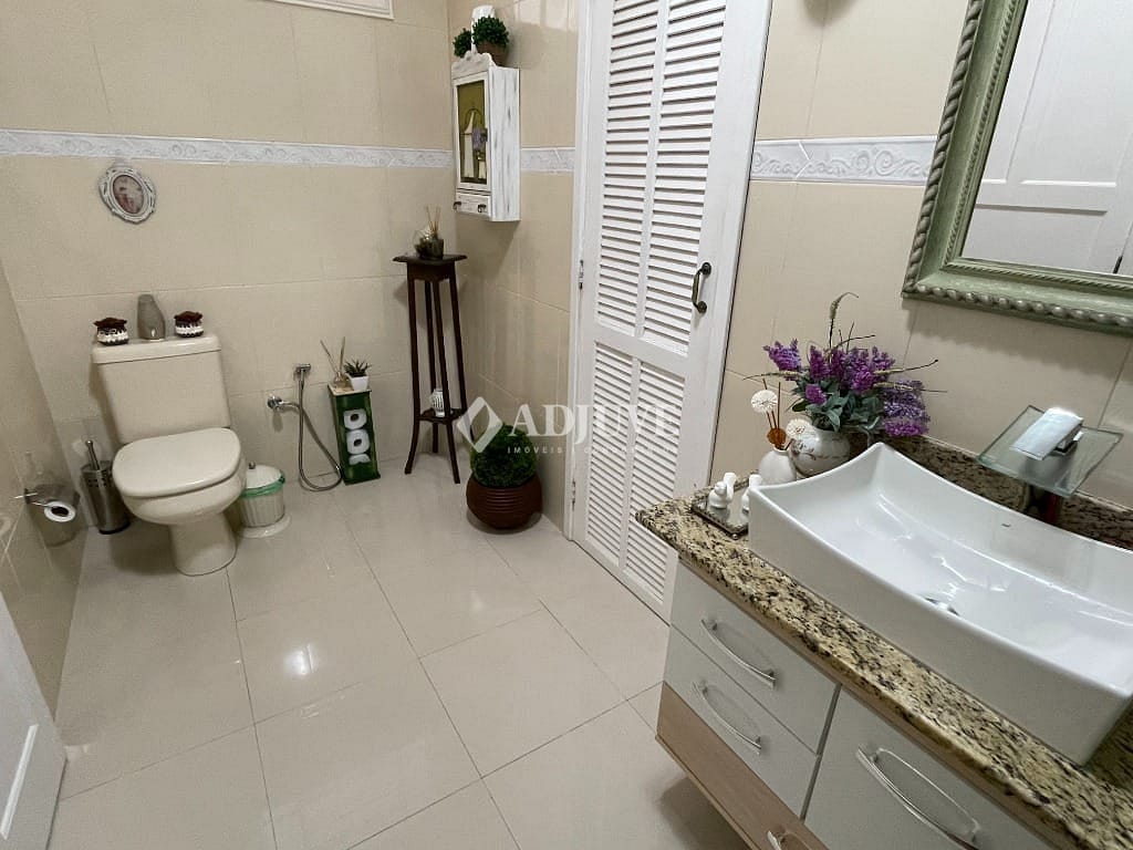 Casa à venda com 3 quartos, 250m² - Foto 7
