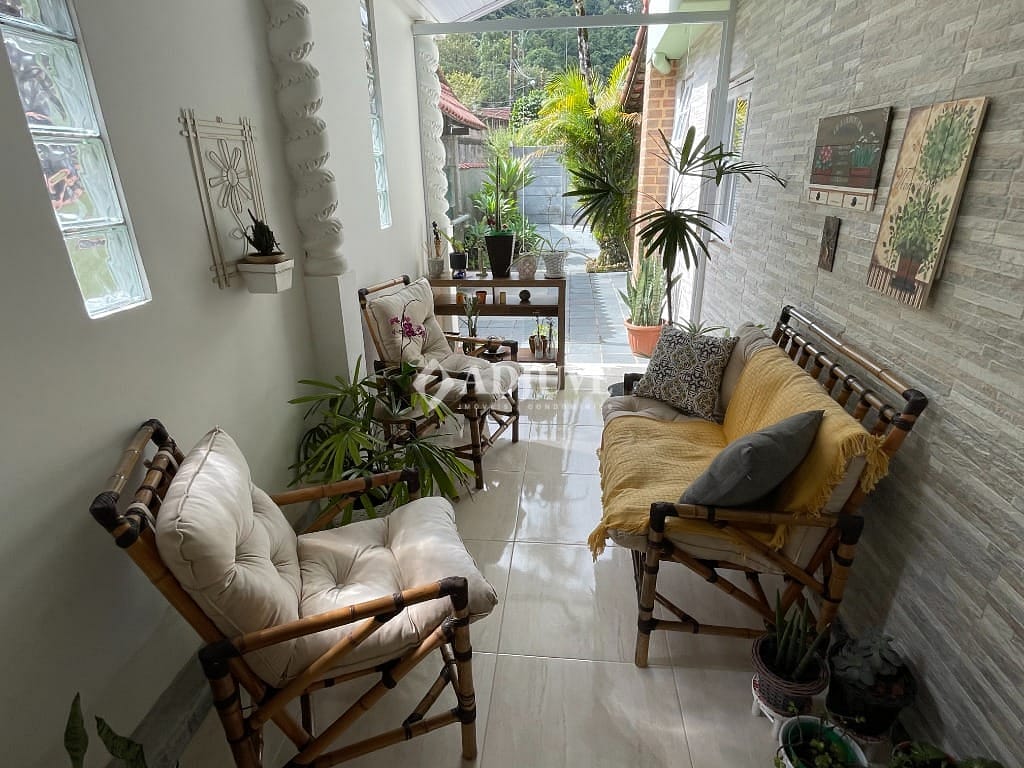 Casa à venda com 3 quartos, 250m² - Foto 3