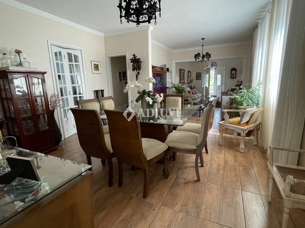 Casa à venda com 3 quartos, 250m² - Foto 5